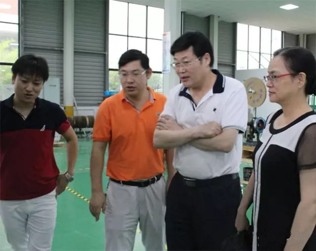 黄石市物价局党组书记、局长陈荷泉到我公司进行视察指导