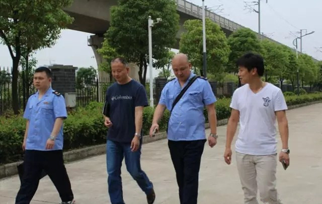 开发区工商局领导到我公司进行视察并指导工作